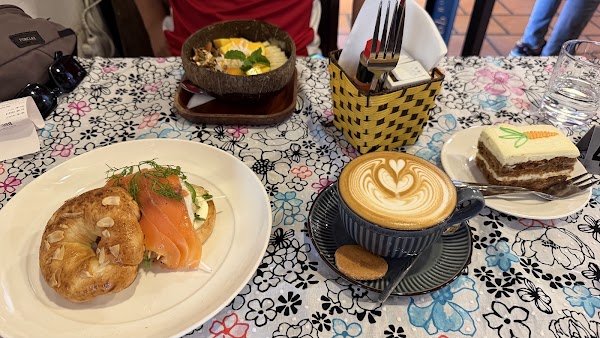 Puna Specialty Coffee & Eatery 2