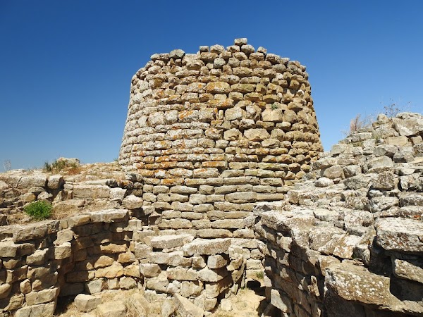 Nuraghe Piscu (S'Omu 'e S'Orcu)