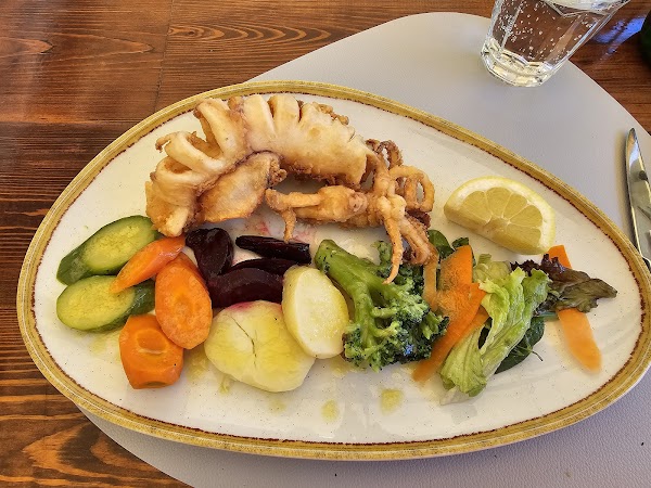 Artemis Tavern Lavrio Sounio 4