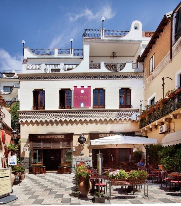 Porta di Mezzo Luxury B & B
