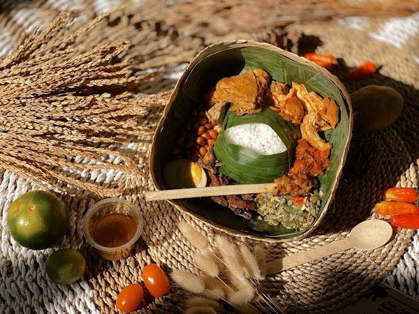 Nasi Ayam Kedewatan Ibu Mangku - Ubud (Pusat) 5