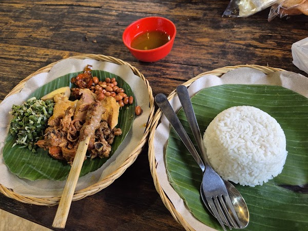 Nasi Ayam Kedewatan Ibu Mangku - Ubud (Pusat) 4
