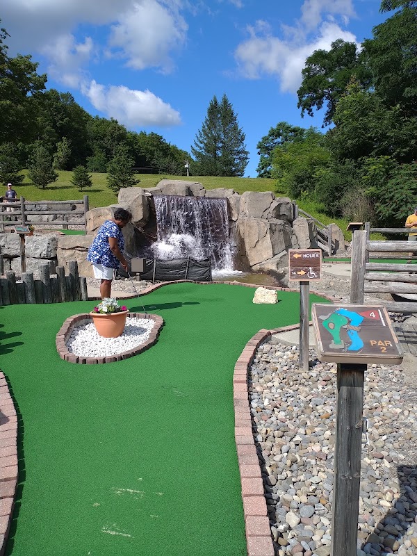 Four Seasons Golf & Ski Center 4