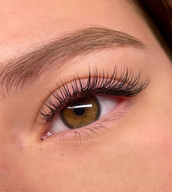 look at me (Lash Extensions and Russian Manicure) 3