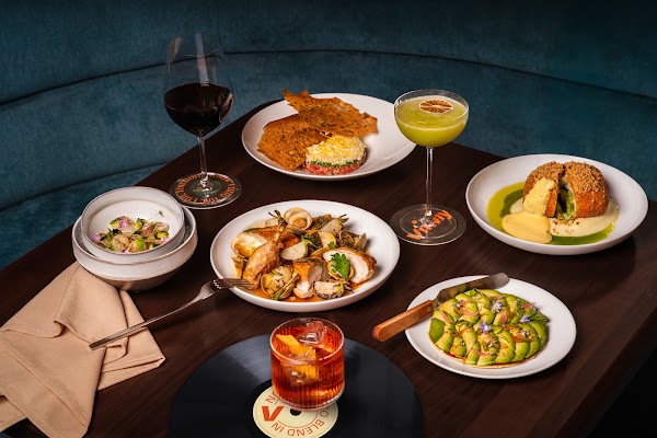 Vinny Toronto - Restaurant & Vinyl Bar 4
