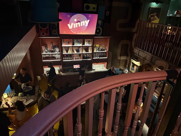 Vinny Toronto - Restaurant & Vinyl Bar 3