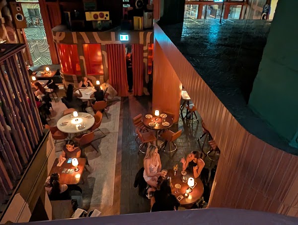 Vinny Toronto - Restaurant & Vinyl Bar 2