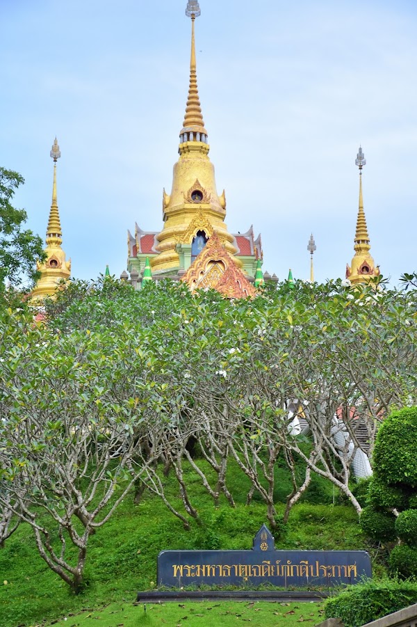 Phra Mahathat Chedi Phakdee Prakat 5