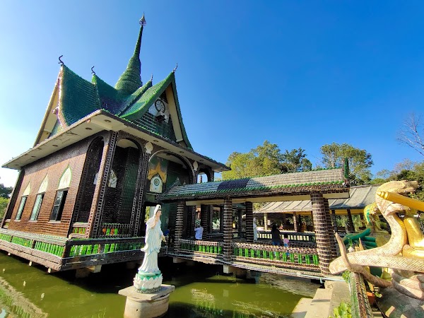 Wat Pa Maha Chedi Kaew (Wat Lan Khuad)