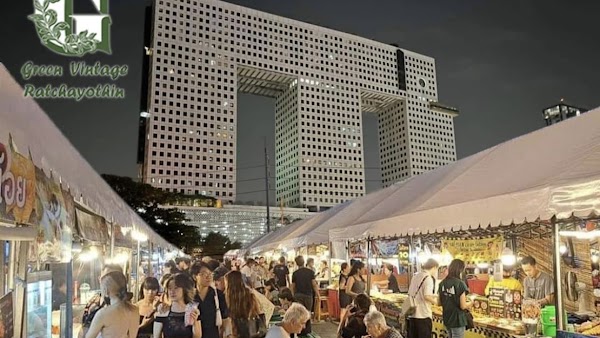 Green Vintage Night Market 5