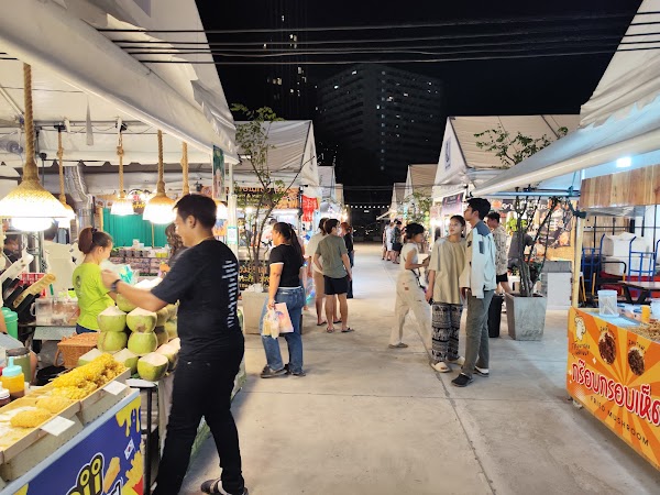 Green Vintage Night Market 3