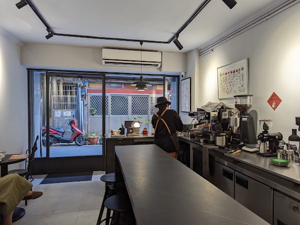 Squeeze Coffee ( Last order is 30 minutes before closing / No socket provided) 5