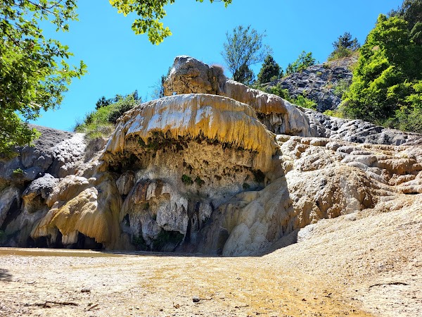Fontaine Pétrifiante De Réotier 1