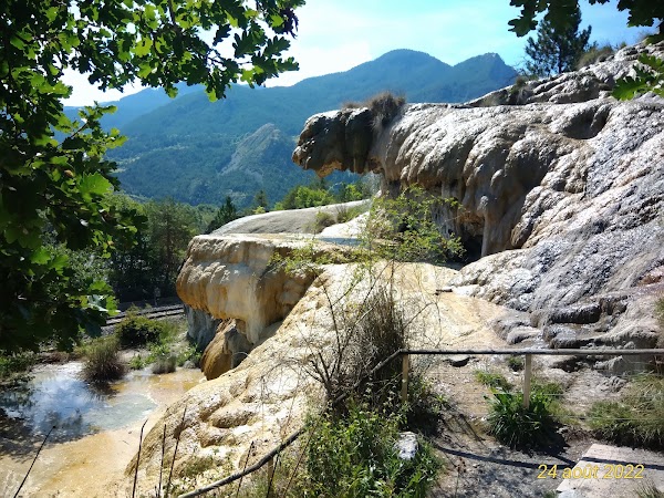 Fontaine Pétrifiante De Réotier 5