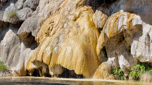 Fontaine Pétrifiante De Réotier 4