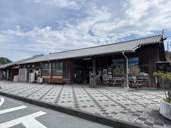 Tenryū-Futamata Station 3