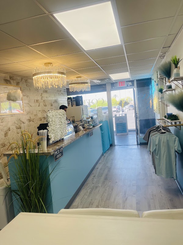 Skyluxx Coffee & Salon Suites 1