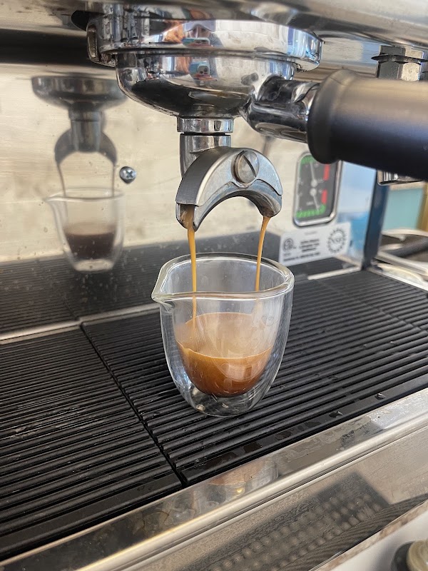 Skyluxx Coffee & Salon Suites 4