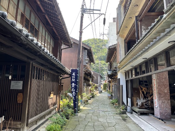Aoishidatami-dori (Blue Cobblestone Street)