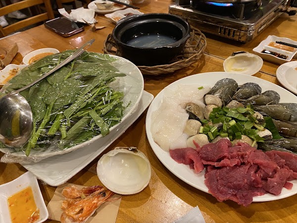 Xin Chao seafood restaurant 2