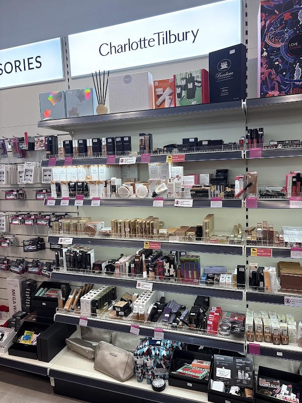 Love Cosmetics Outlet