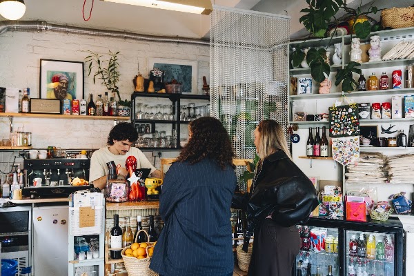 PENTAGON - Specialty coffee / Vegetarian food / Natural wine / Affordable art 4