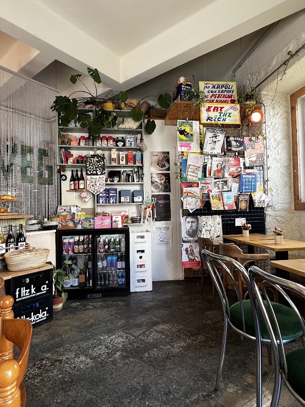 PENTAGON - Specialty coffee / Vegetarian food / Natural wine / Affordable art 2