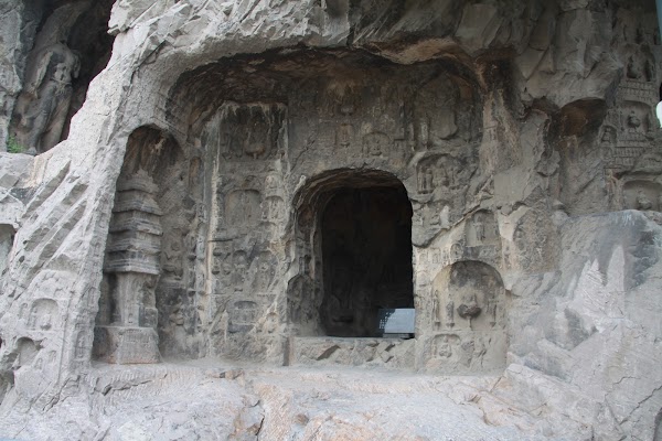 Longmen Shiku Neighborhood