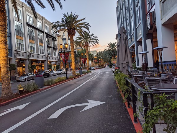 Santana Row 4