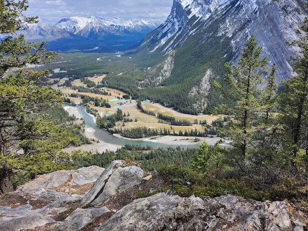 Tunnel Mountain Trail