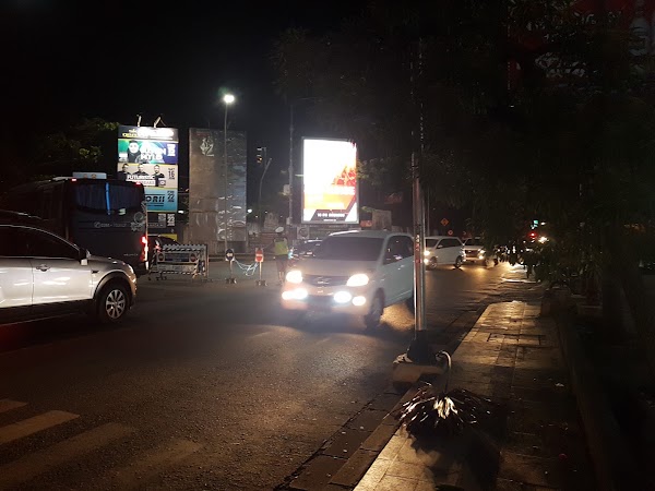 Jalan Dewi Sri