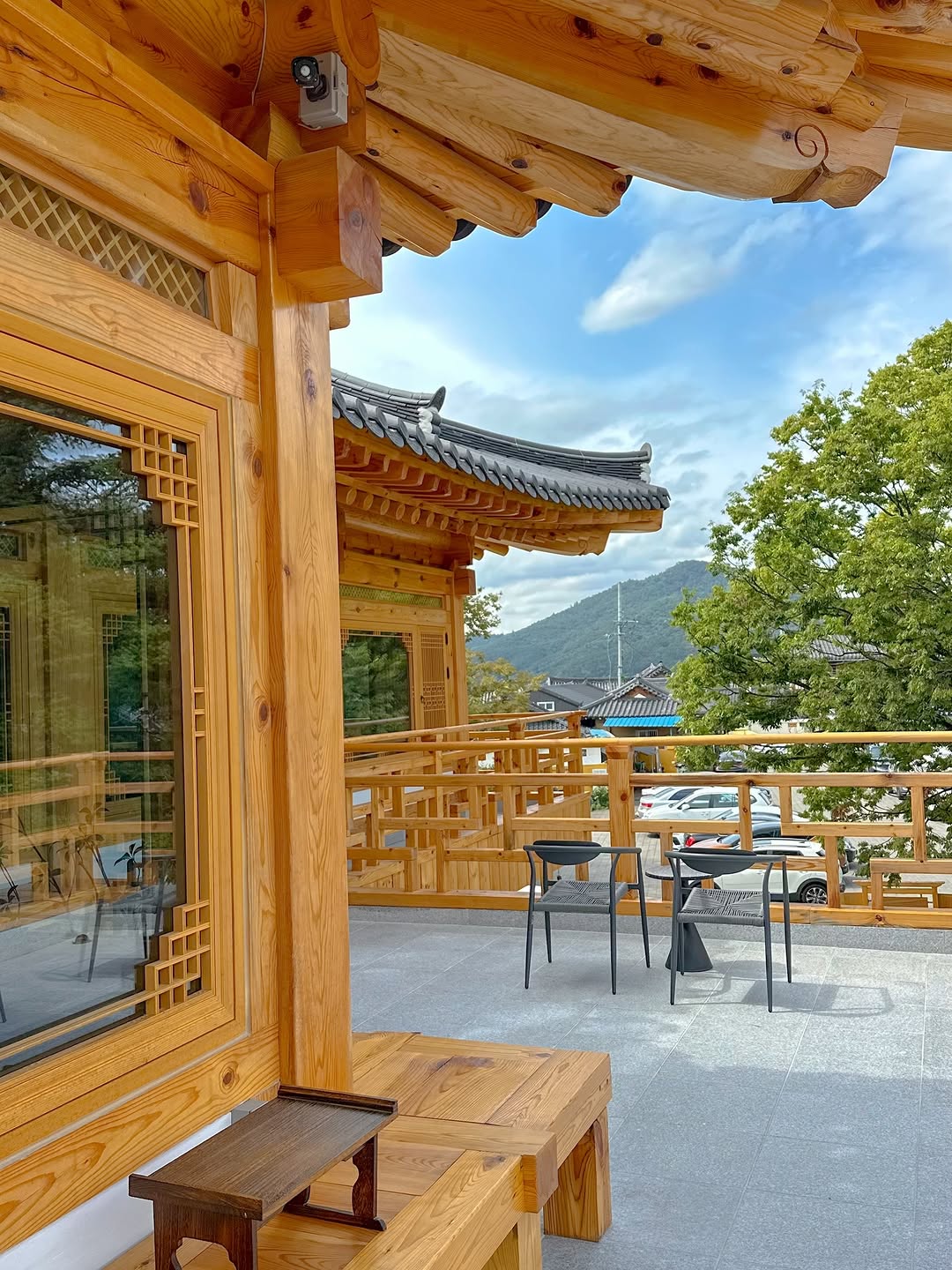 Charming Hanok Cafe Offers Peaceful Escape