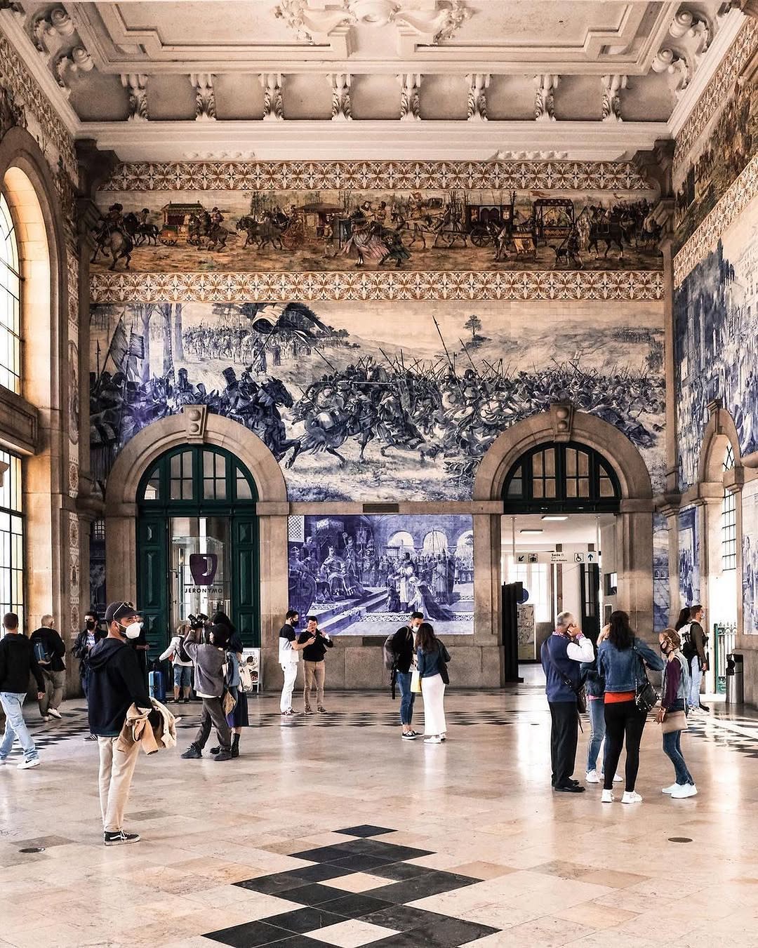 Porto São Bento Station's Stunning Azulejo Tile Art