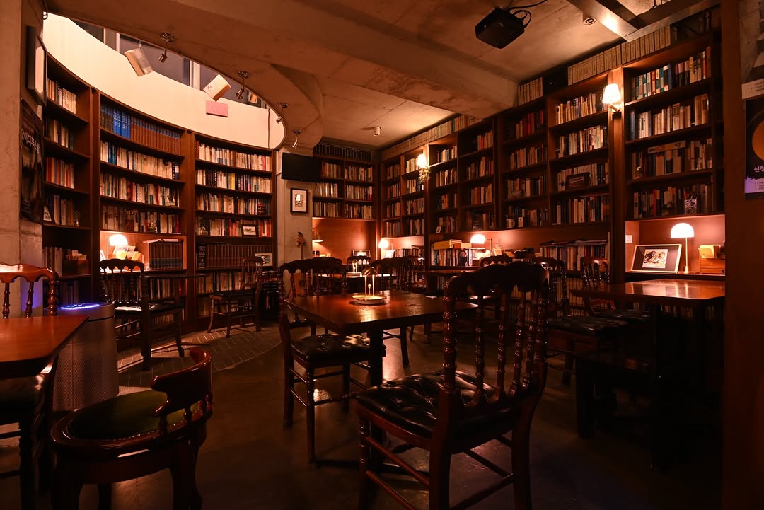 Secret Underground Bar Hosts Literary Gatherings