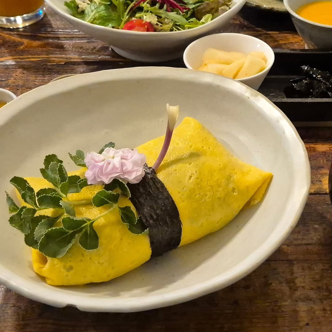 Edible Flower Bibimbap in Seoul's Insadong