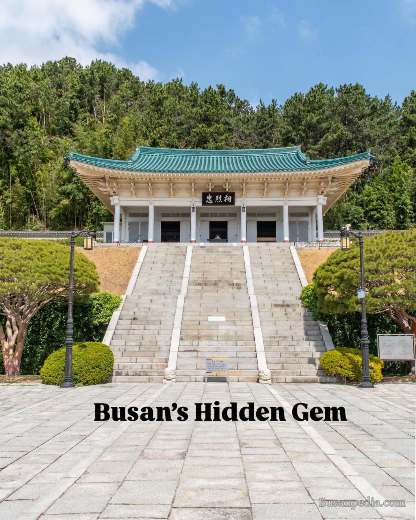Chungnyeolsa Shrine: A Peaceful Memorial to Korean History