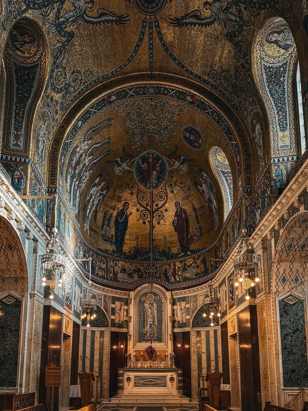 Lady Chapel's Mosaics And Statue At Westminster