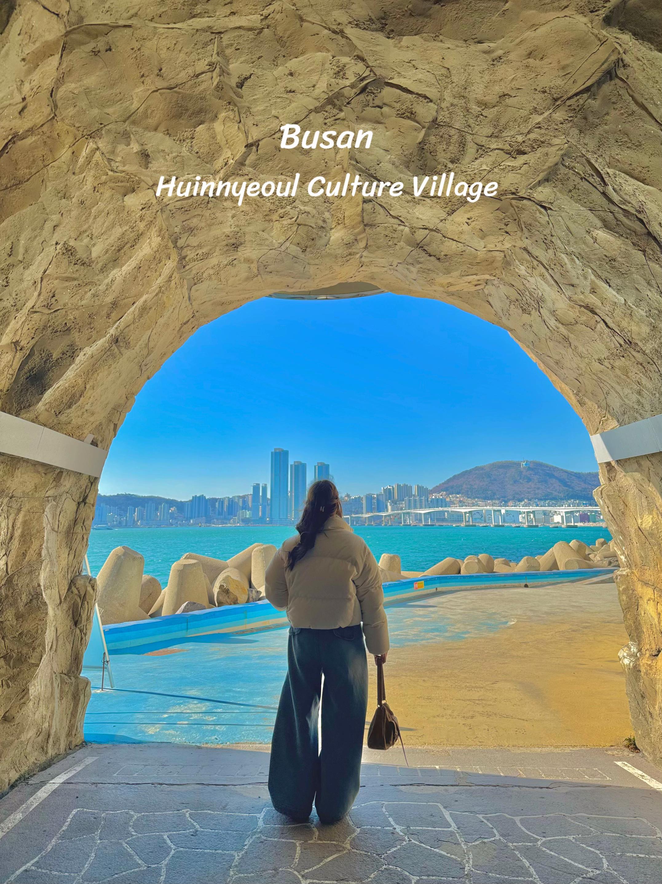 Huinnyeoul Culture Village Offers Romantic Coastal Views