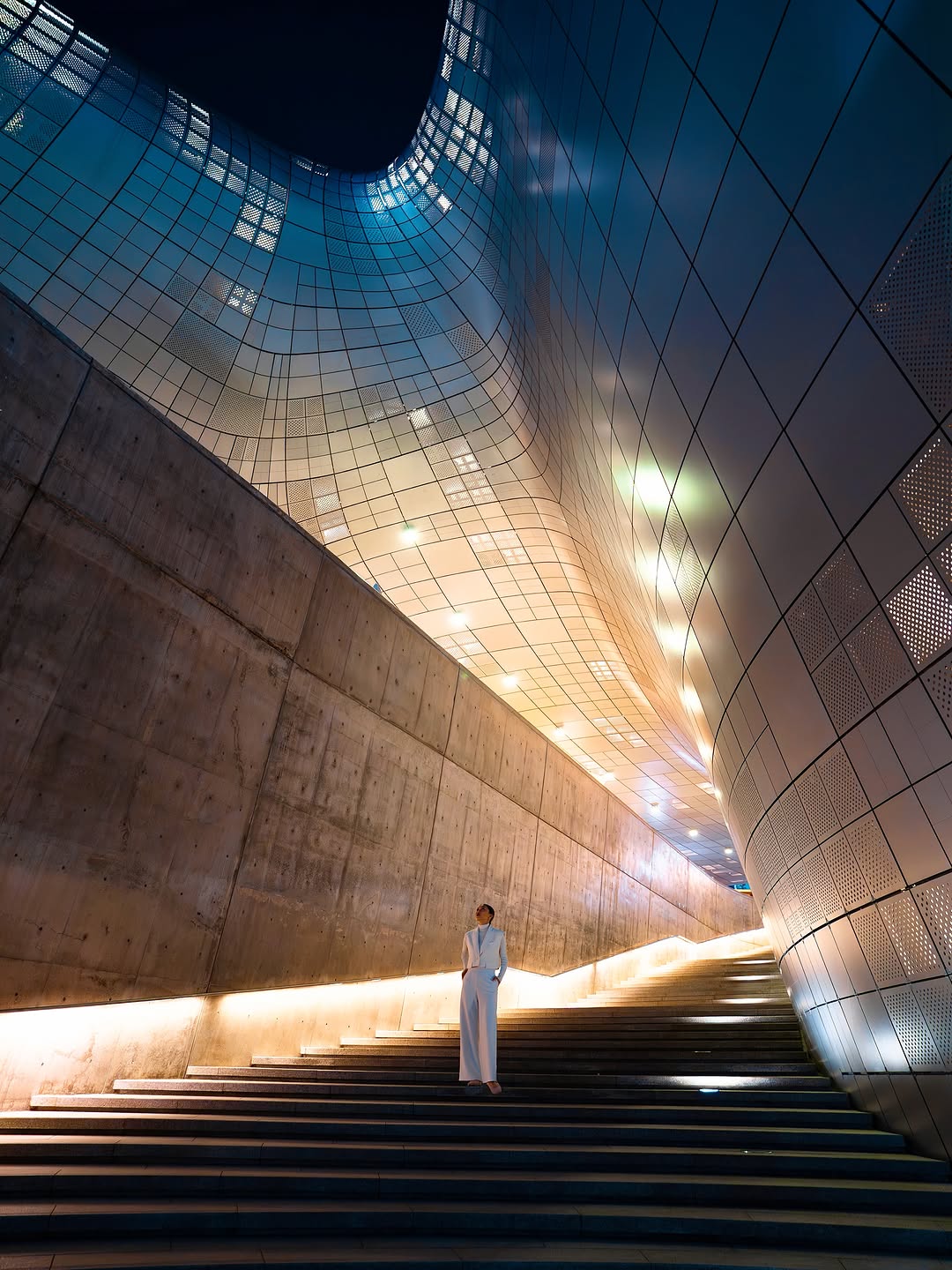 Dongdaemun Design Plaza: Day vs. Night