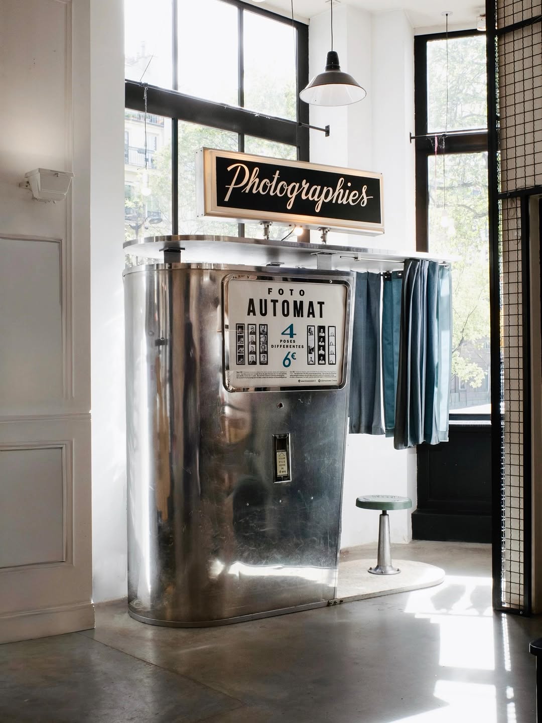 Bonton Girls Du Calvaire Analog Photobooth Location