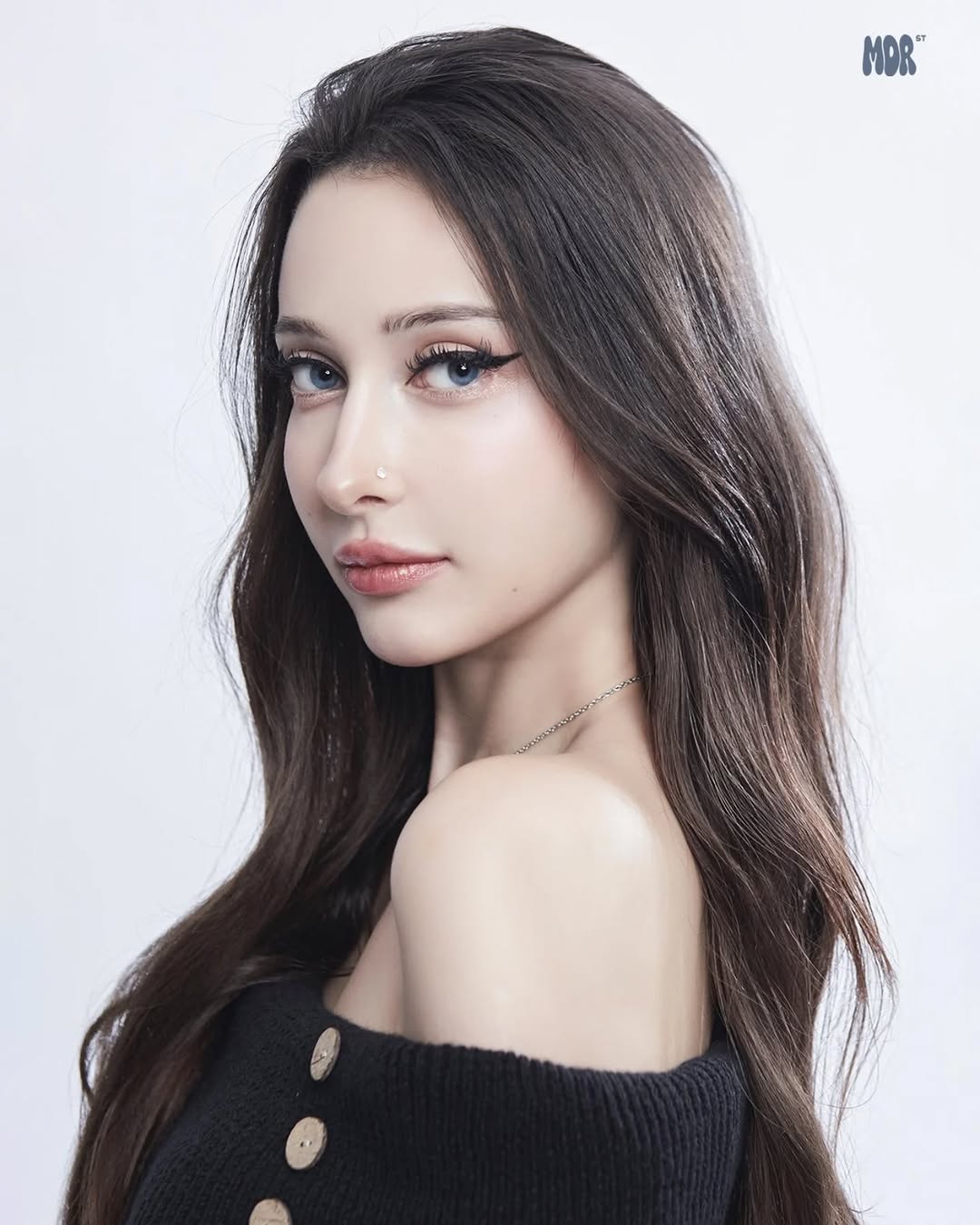 Modelro Studio: K-Pop Hair, Makeup, and Photos