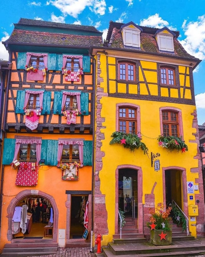 Eight Picturesque French Villages and Towns