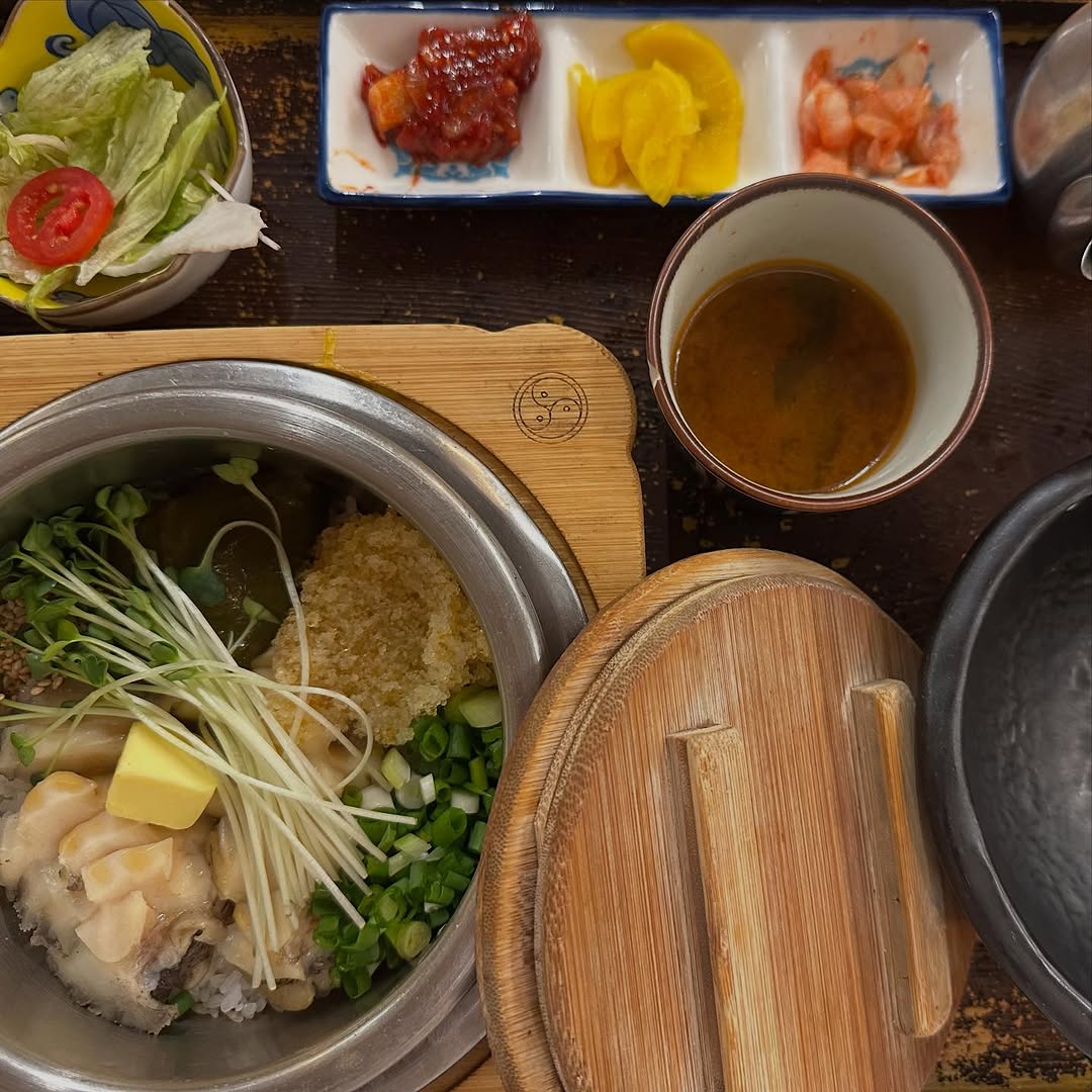 Damsot Ikseon Serves Comforting Abalone Sotbap