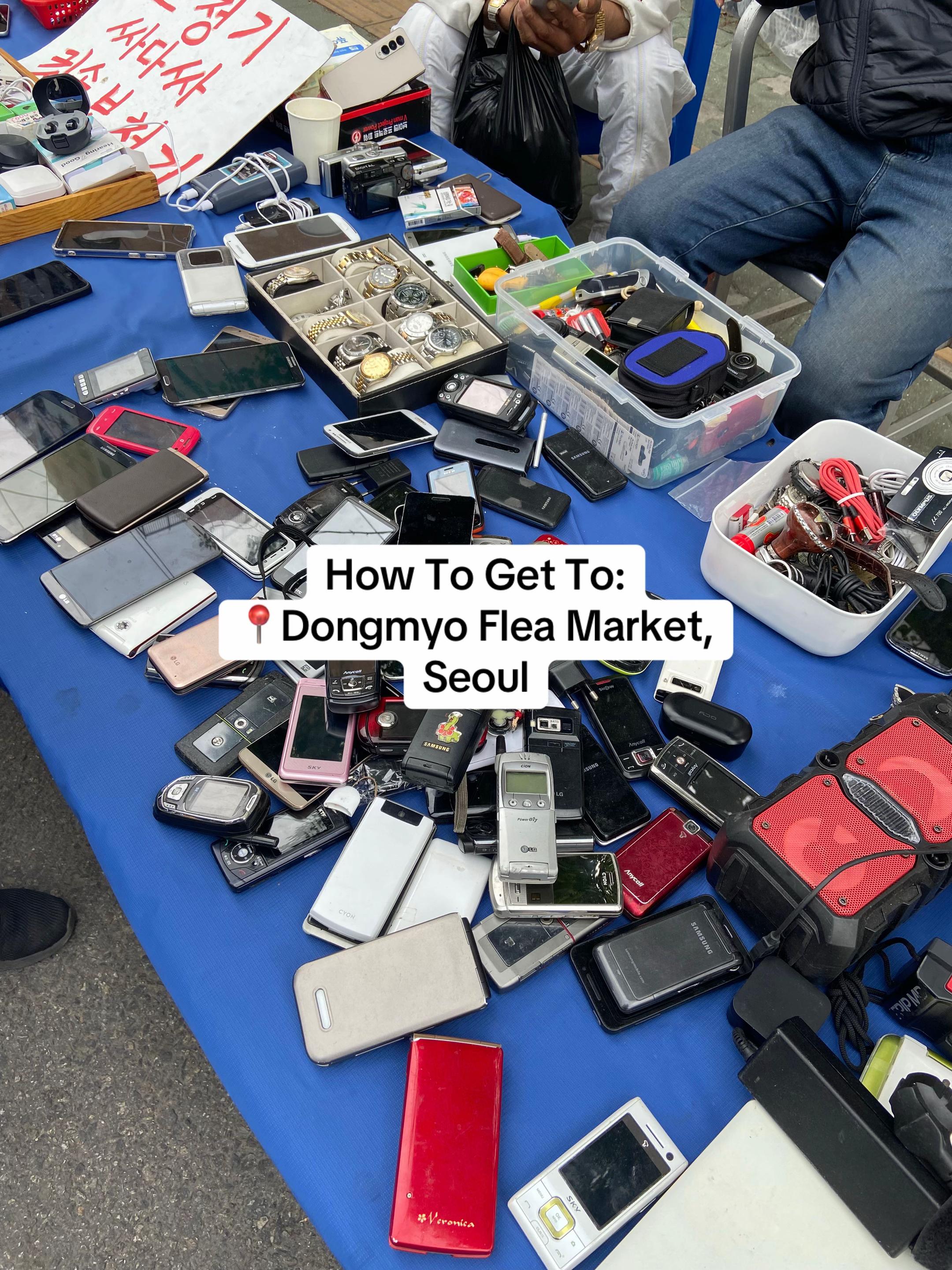 Dongmyo Flea Market Offers Retro Vibes