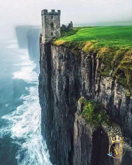 Dunluce Castle: Dramatic Northern Ireland Cliffside Ruin