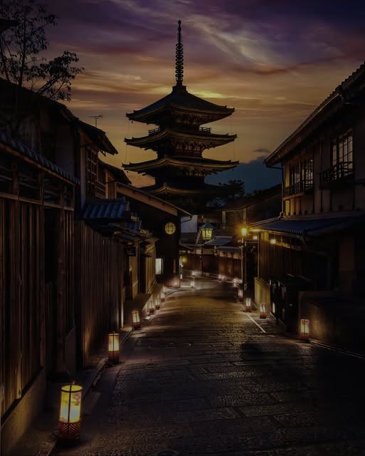 Yasaka Pagoda Views From Historic Ninenzaka