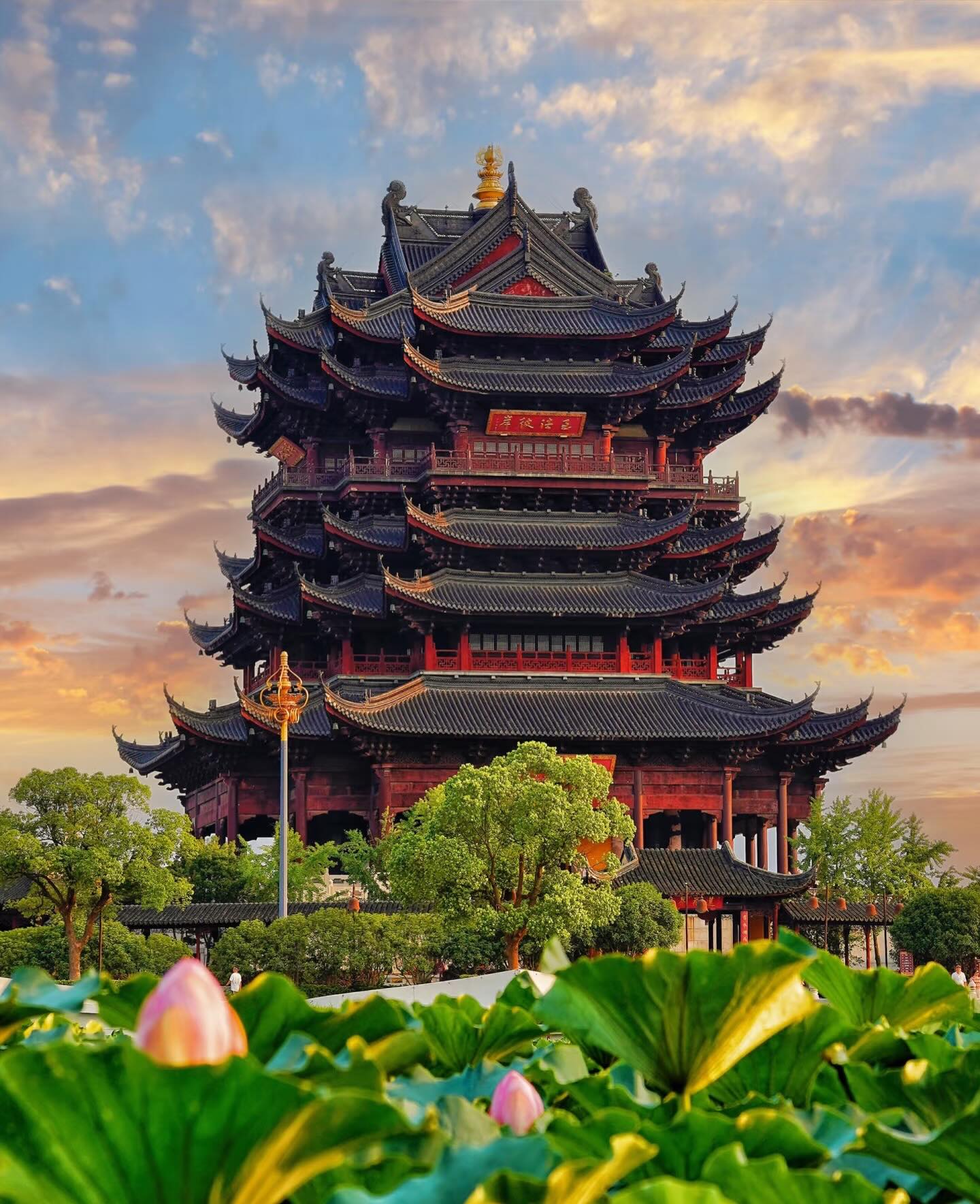 Ancient Zen Temple Boasts Fragrant Lotus Lake