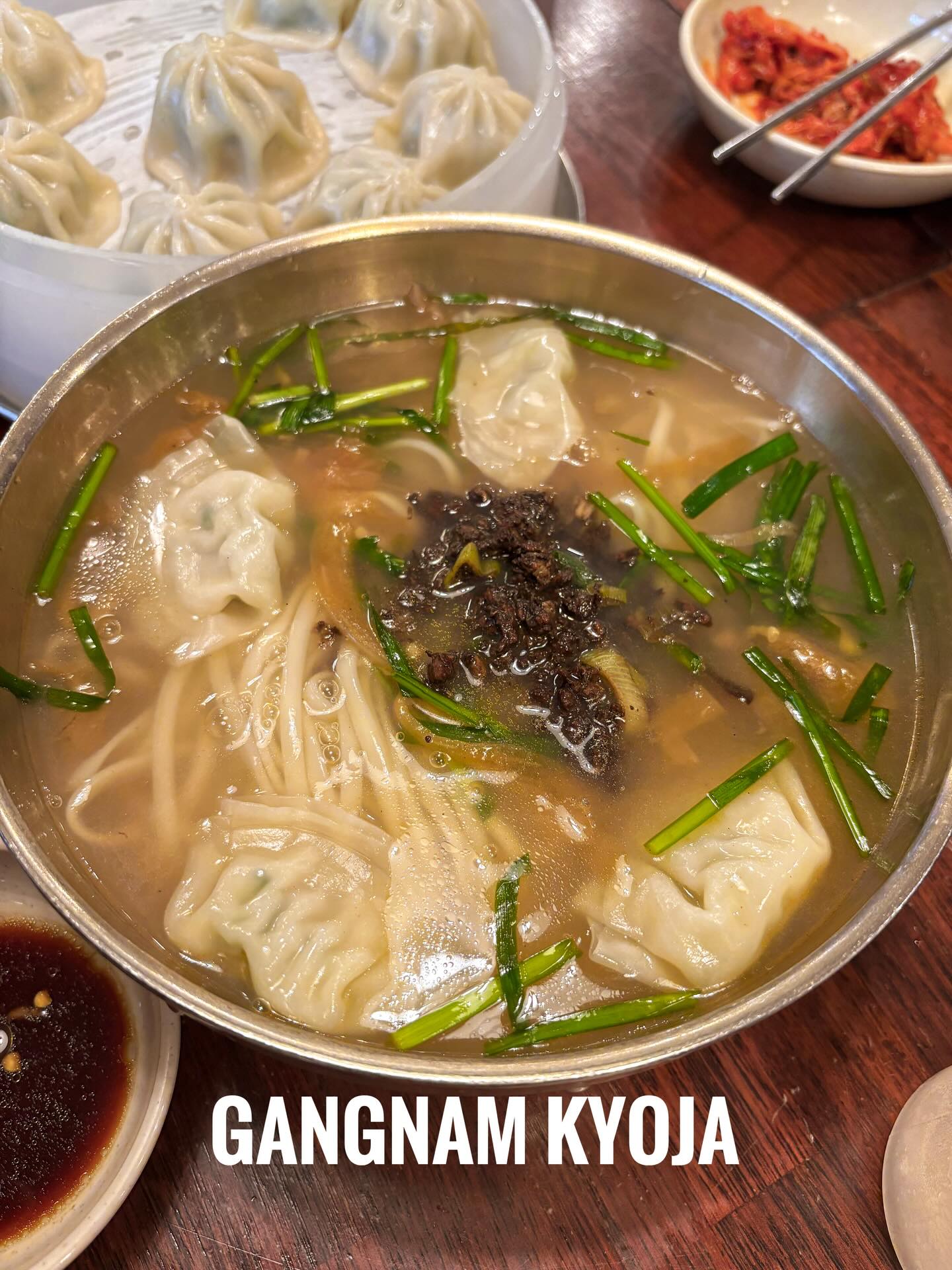 Gangnam Gyoja: Noodle Soup and Dumplings