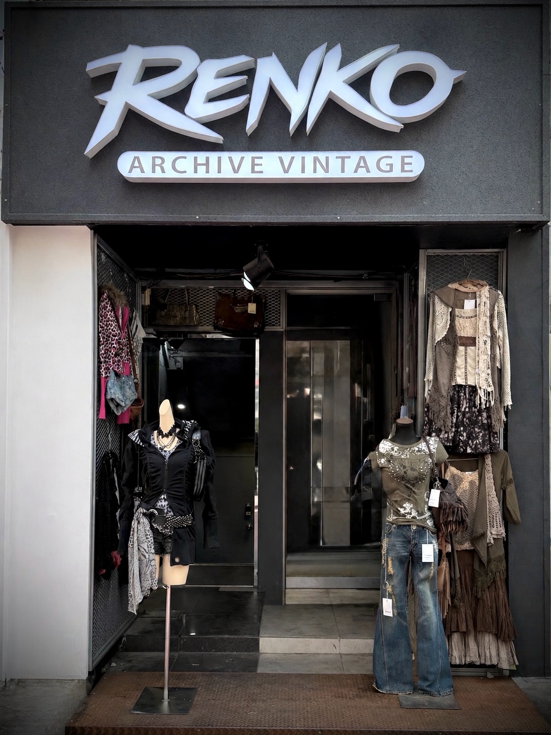 Hongdae Vintage B1 at RENKO ARCHIVE SPACE