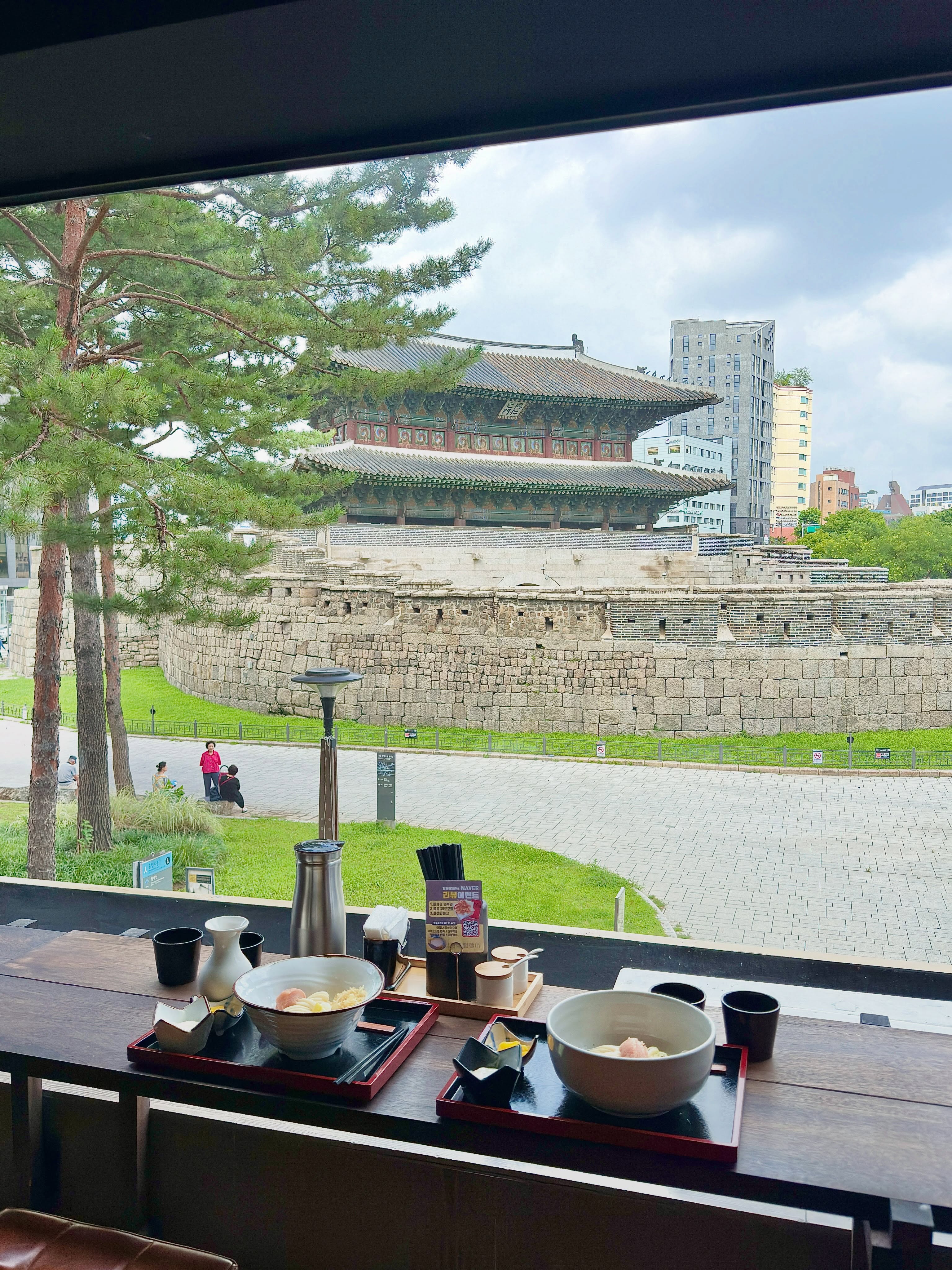 Heunginjimun Gate View Offers Delicious Noodle Dishes